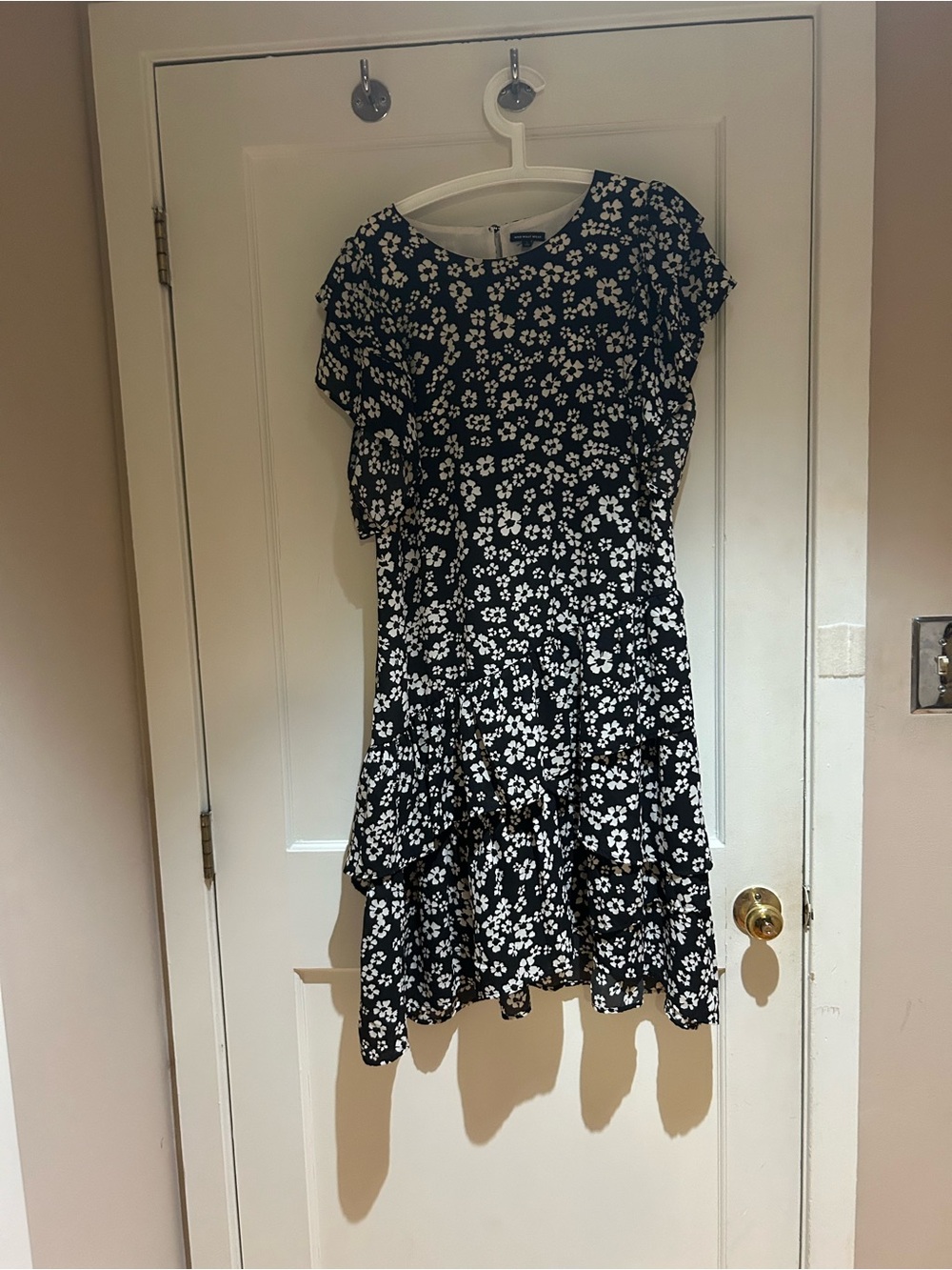 Who What Wear Black and White Floral Long Sleeve Dress